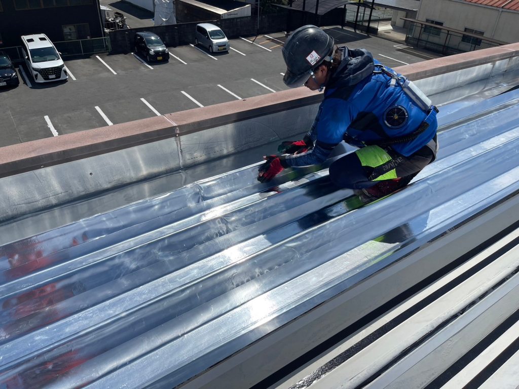 株式会社津島鉄工所様(京都府城陽市)遮熱＆防錆のダブル効果！サーモバリアスカイ工法で快適リフォーム